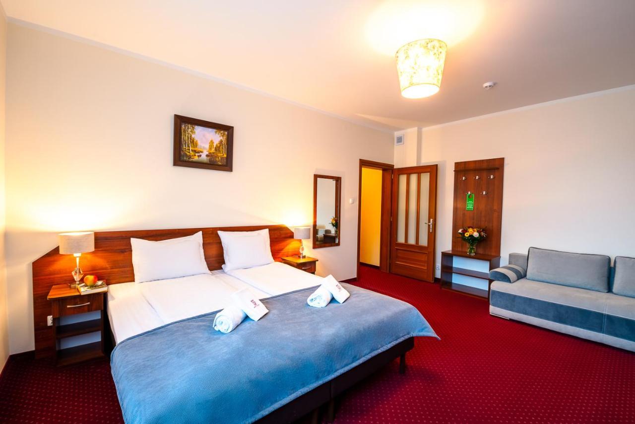 Hotel Kasztelan Добчице Екстер'єр фото